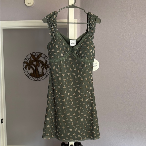 Floral Green Mini Dress Junior Med - Picture 2 of 4